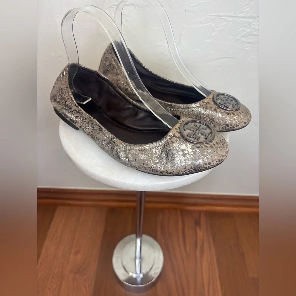 TORY BURCH Minnie Reva Flat Metallic Silver Heidi Ballet Logo‎ Leather Shoe 8.5